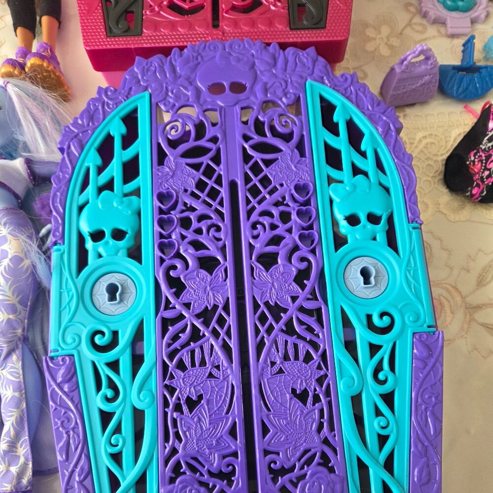 Monster High Bundle - Picture 10 of 16